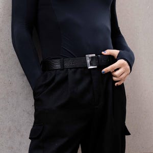 Ceinture en cuir, boucle argentée emblématique, tenue de festival, sac de festival, étui de festival, cadeau pour elle, fête des mères, ceinture effet python