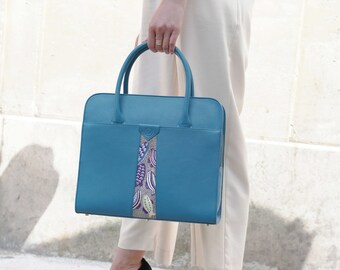 Leder Laptop Handtasche, Fisch Stickerei Tasche, Geschenk für sie, Valentinstag, Muttertagsgeschenk, täglicher Akzent, blaue Tasche, schwarzes Outfit