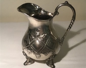 Atemberaubender französischer, massiv, silberner, verzierter Vintage-Milchkännchen für Sahne, Milch. Es hat wunderschöne eingravierte Muster.