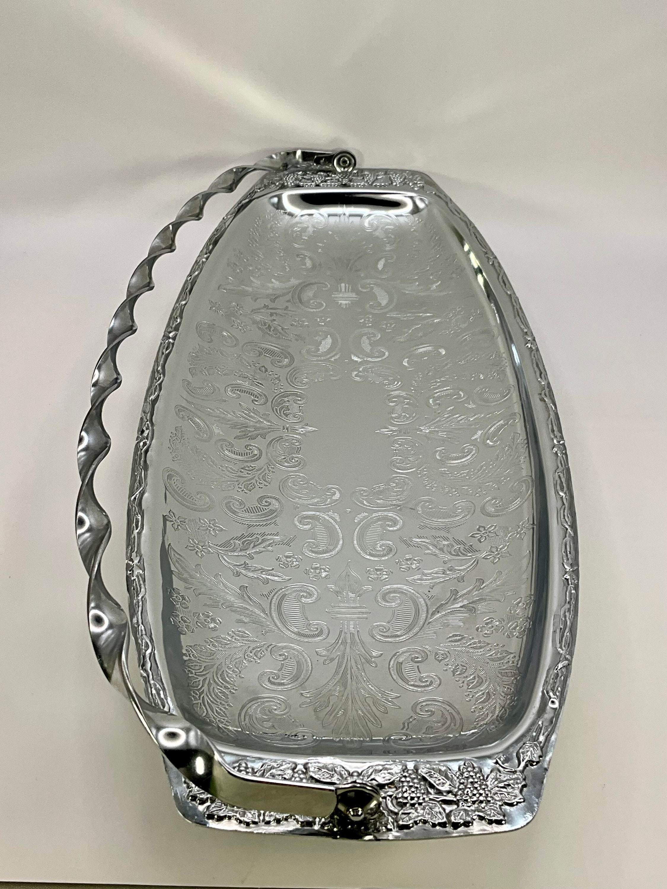 見事なフランスのヴィンテージ装飾の打ち出し銀金属フルーツトレイ