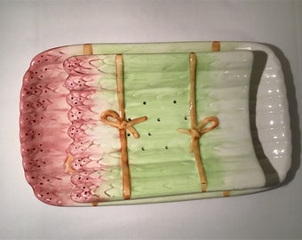 Franse vintage keramische handgemaakte en beschilderde 2-delige aspergeschaal / dienblad en zeef.