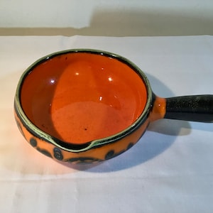 Plat d&#39;entrée / bol à soupe fait main en céramique française vintage.