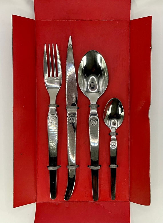 French Laguiole Heritage Brand New Cutlery Set of 16 With a Mirror