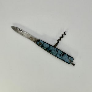 Collectable French vintage pocket knife. It is in good vintage used condition and has a 1 blade and 1 cork screw.