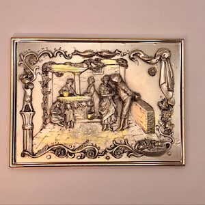 Placca da parete in metallo argentato vintage francese decorato art. Questa straordinaria arte ha molti bellissimi segni decorati.