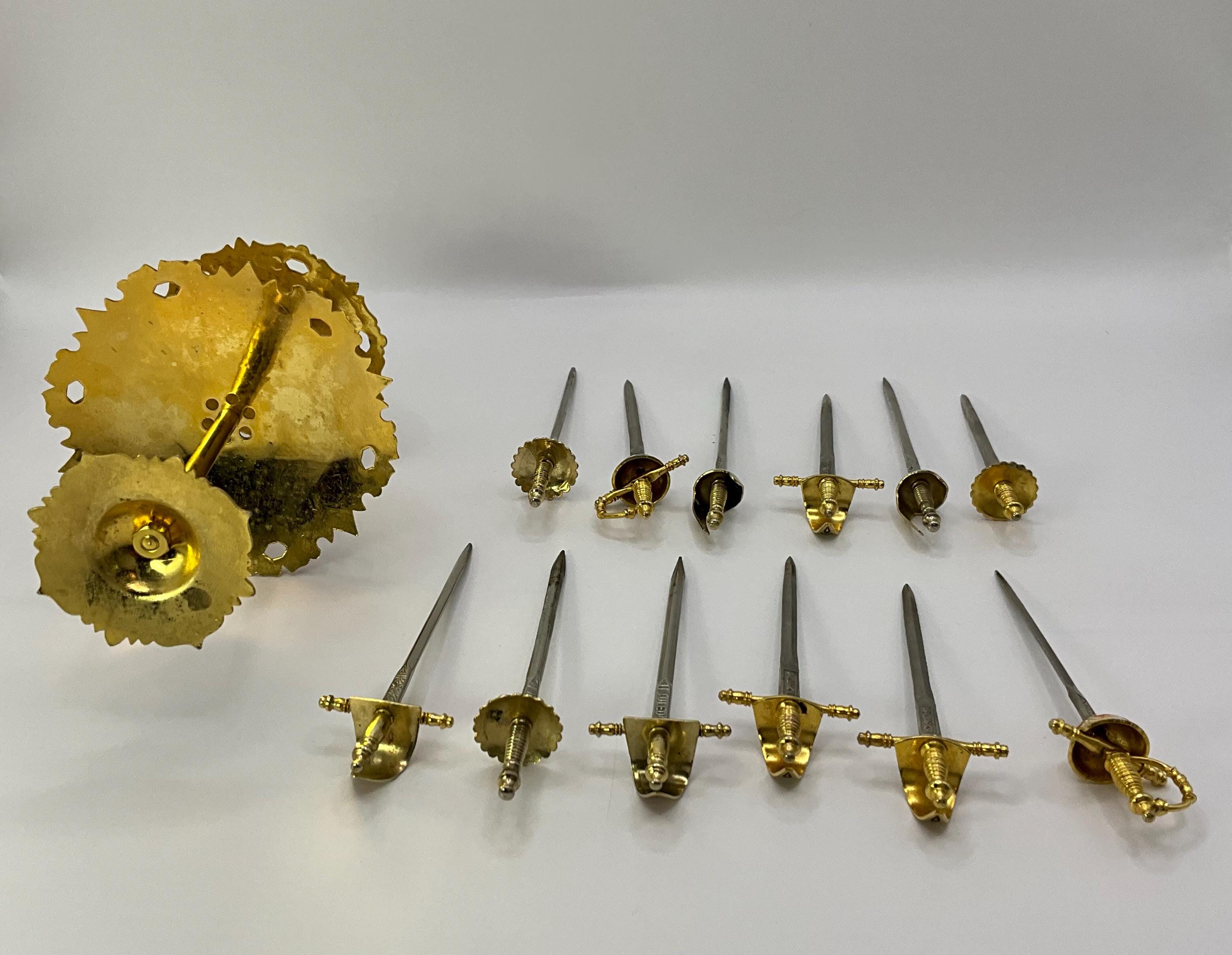 スペインのトレド市で作られた、剣型のカクテルピック