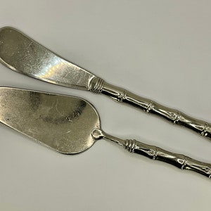 Italian Vintage silver plate metal set of 2 serving knives / cake slice / tableware / kitchenware.