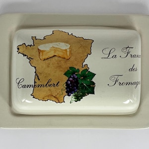 Reizende, französische Butterdose mit Deckel “La France des Fromage”. Diese ist creme mit Abbildungen der Landkarte von Frankreich.