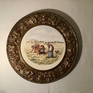 Franse vintage verzamelbare decoratieve wandplaat van messing en porselein.