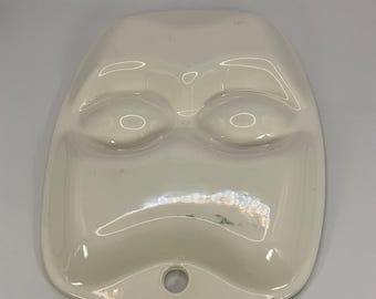 フランスのヴィンテージ装飾的な手描きの陶器のゆで卵皿 / 卵ホルダー 