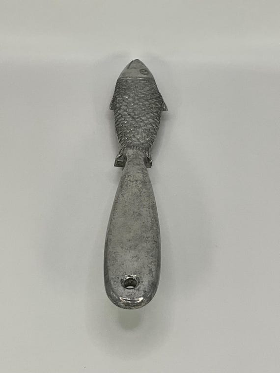 美しいヴィンテージの装飾的な金属製の無垢アルミニウム製魚用うろこ 