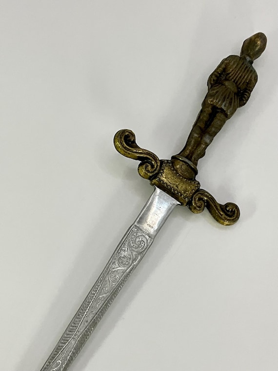 Letter opener fotos de stock, imágenes de Letter opener sin royalties