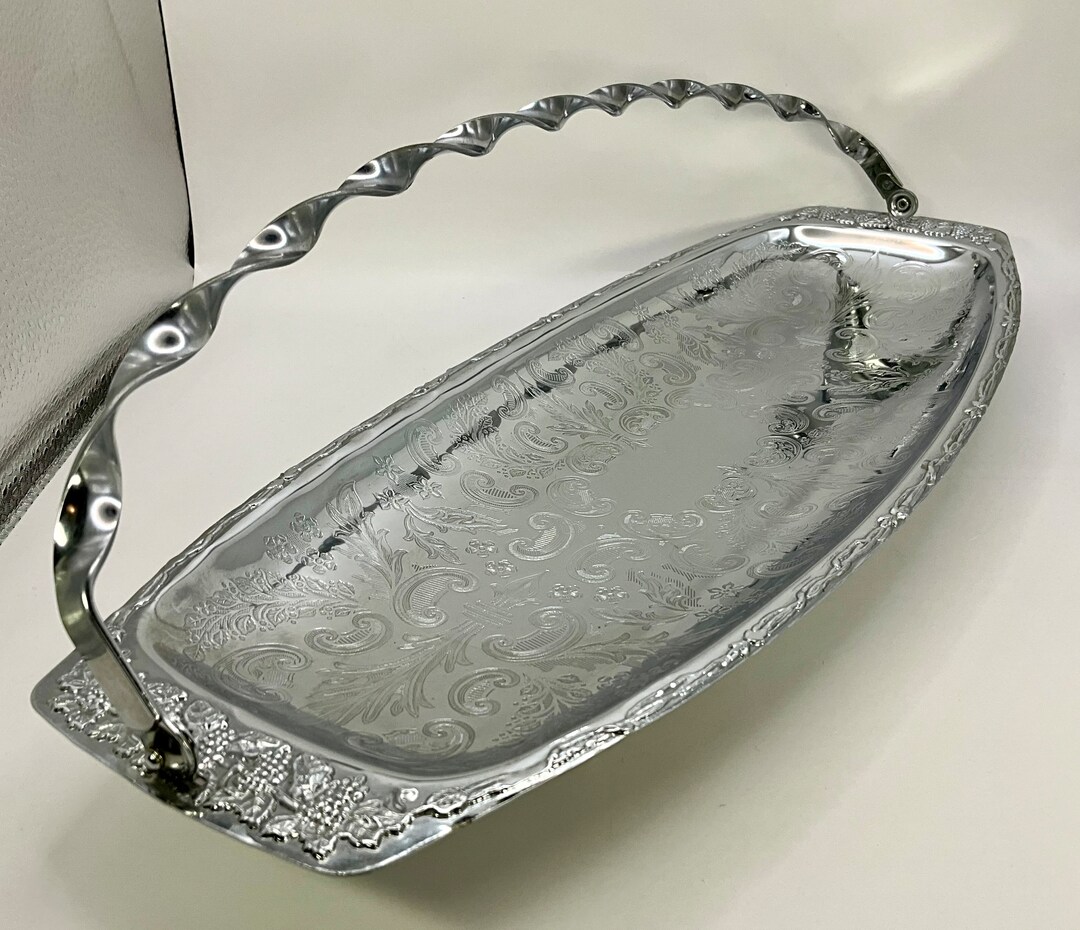 見事なフランスのヴィンテージ装飾の打ち出し銀金属フルーツトレイ