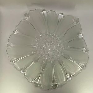 Stunning WALTHERGLAS vintage large sunflower shaped crystal plate glass fruit bowl.