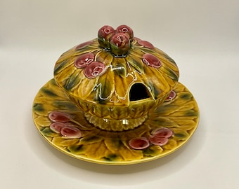 Impresionantes Barbotine Majolica Sarreguemines de cerámica vintage francesa que sirven confitura de frutas con platillo y tazón con tapa / postre / mermeladas.