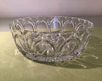 Beautiful French vintage heavy crystal glass fruit bowl in very good condition with no chips or cracks.