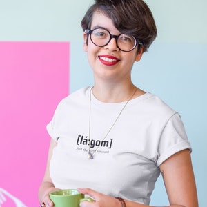 Lagom just the right amount Shirt,Biobaumwolle,Fairtraide,Trendshirt,Schwedisch,Etsy Trend 2022,Geburtstagsgeschenk,Statement Shirt black