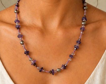 Amethyst Perlen Halskette, Graue Perlenkette, Swarovski Kristall Halskette, Lila Edelstein Schmuck, Zierliche Perlen Halskette, Geschenk für Sie