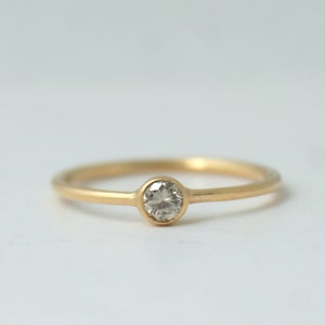 Natürlicher brauner Diamant - Zierlicher Diamant Ring - Diamant Schmuck - Geburtsstein Ring - Massiver Goldring - Weihnachtsgeschenke