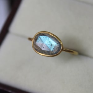 Labradorite Solid Gold Ring - Labradorite Slice Ring - Rose cut Slice Ring