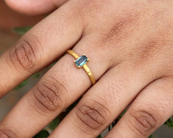 Handgemaakte massief gouden London Blue Topaas Octagon Ring