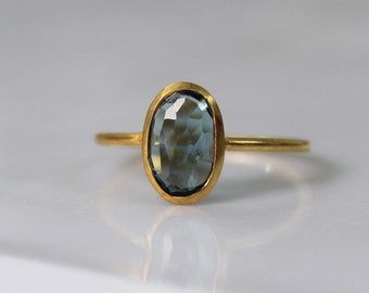 Massief gouden ring London Blue Topaas - Handgemaakte edelsteenring