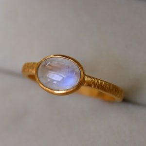 Rainbow Moonstone Oval Ring - Handmade Oval Gold Ring - Solid Gold Ring