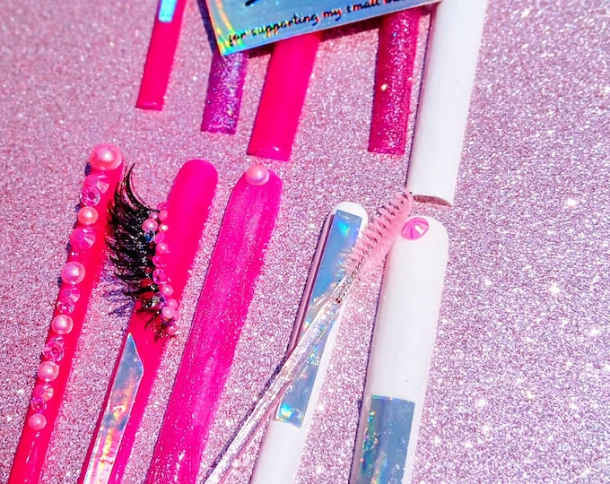 Your FAVORITE LASH Tech