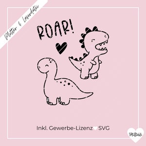Puede incluir: Ilustración en blanco y negro de dos dinosaurios con el texto "ROAR!" y un corazón encima. El texto "Inkl. Gewerbe-Lizenz SVG" está en la parte inferior de la imagen.