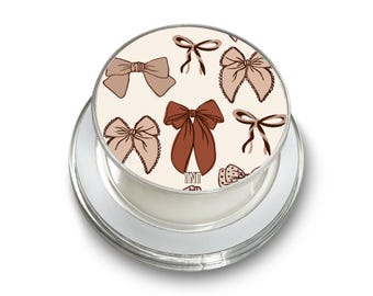 Soporte magnético para teléfono con diseño de lazos neutros marrones y collage.