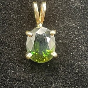 14kt vintage, one and a half karat green sapphire pendant