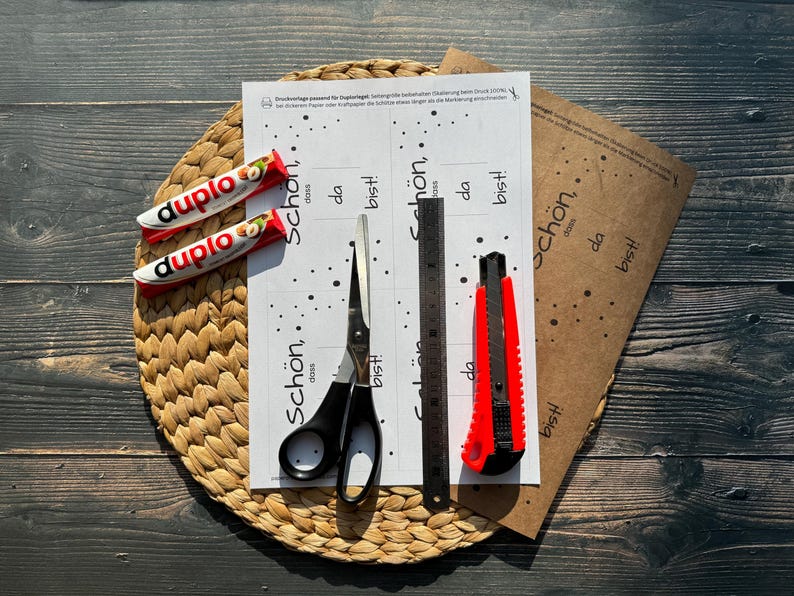 PDF-Druckvorlage mit Duplo-Banderolen ‚Schön, dass du da bist‘ – zum Ausdrucken, Basteln und Verschenken als Gastgeschenk für Hochzeit, Taufe oder Geburtstag.