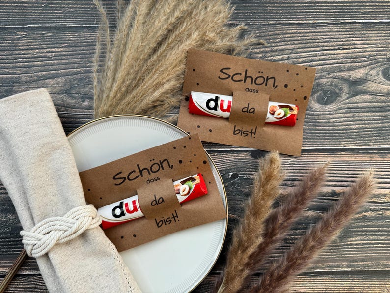 PDF-Druckvorlage mit Duplo-Banderolen ‚Schön, dass du da bist‘ – zum Ausdrucken, Basteln und Verschenken als Gastgeschenk für Hochzeit, Taufe oder Geburtstag.