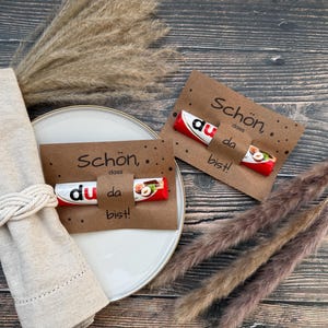PDF-Druckvorlage mit Duplo-Banderolen ‚Schön, dass du da bist‘ – zum Ausdrucken, Basteln und Verschenken als Gastgeschenk für Hochzeit, Taufe oder Geburtstag.