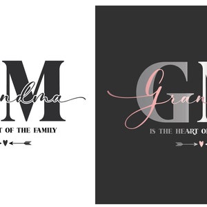 Puede incluir: Diseño gráfico con las letras "GM" y la palabra "Grandma" en cursiva. El texto dice "IS THE HEART OF THE FAMILY", con flechas y corazones. Disponible en blanco y negro o plata y rosa.
