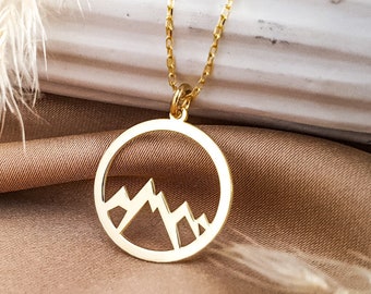 Collar con colgante de montaña en plata de ley: regalo de joyería para senderismo