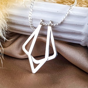 Geometric ring holder hot sale