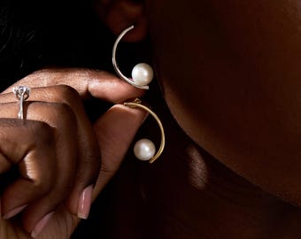 Modern Pearl Curved Bar Earrings, Geometric Sculptural Studs, Quiet Luxury Jewelry