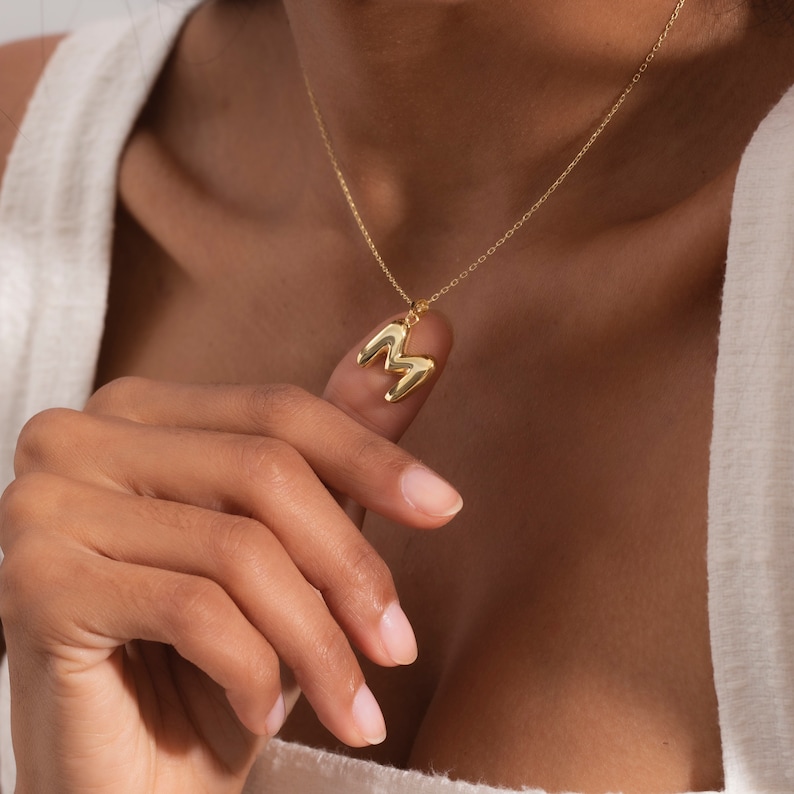 Collar con letra de burbuja, colgante con inicial en forma de globo, joyería con dije de globo 3D, regalo para ella imagen 3