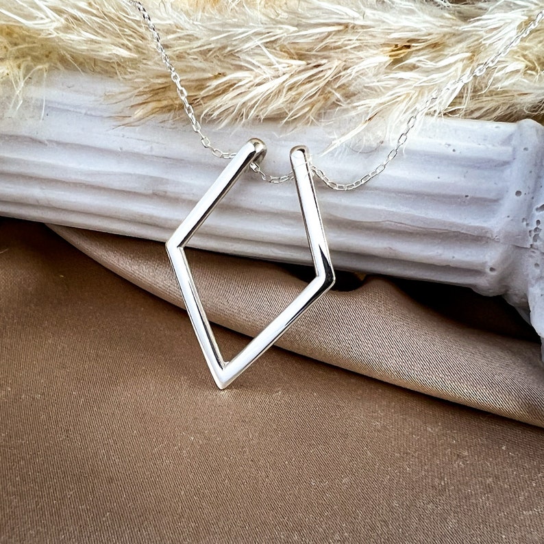 Ringhalter-Halskette geometrisch, Sterlingsilber-Ringhalter, Geschenk für Krankenschwester Bild 6