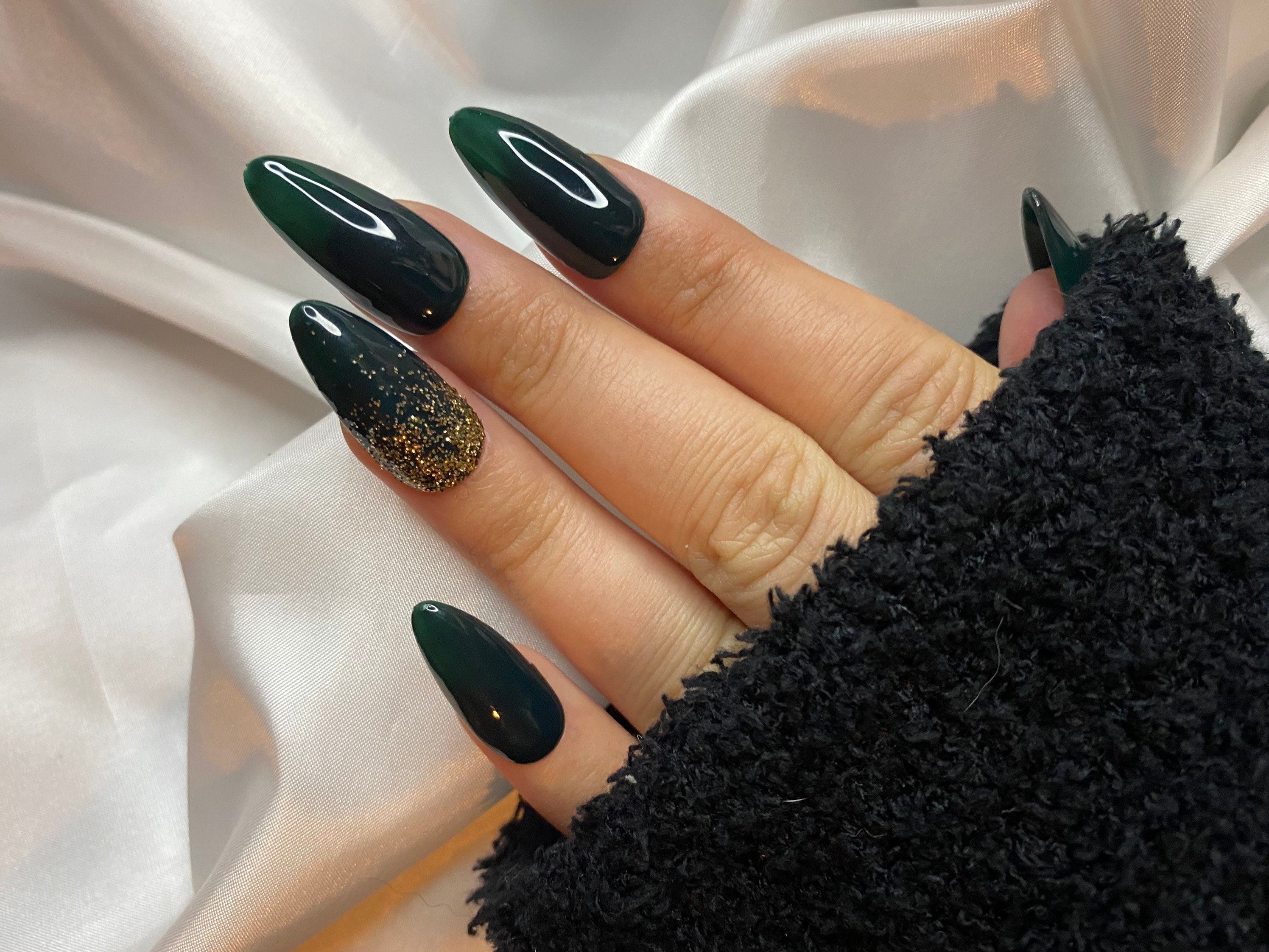 dark green and gold nail designs