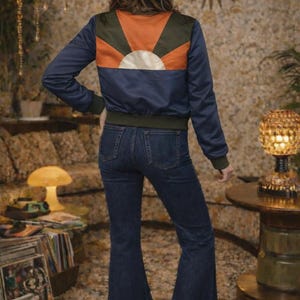 Kurtka typu bomber inspirowana stylem vintage lat 70. „The Sun is Rising”