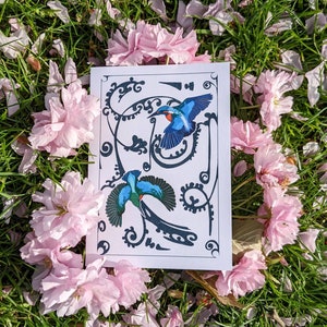 Tarjeta de felicitación con la danza de los dos martines pescadores
