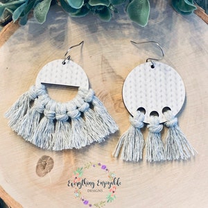 Macrame Wooden Hoop Earrings, Dangle Earrings, Circle Earrings, Gift for Her, Neutral Jewelry, Winter Earrings, Grey, Sweater print