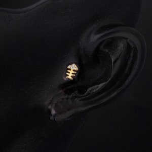 14K Solid Gold Fish Piercing, Minimalist Tragus Piercing, Stud Ear Piercing, Style Fish Stud Earring
