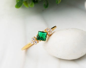 22K Gold Green Gemstone Ring, Delicate Gold Ring, Emerald Cz Green Stone Ring, Minimalist Gold Ring