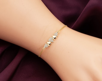 Echtgoldenes Herzanhänger-Armband, zartes Herz-Design, minimalistischer Herzschmuck als Geschenk für Mama
