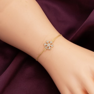 Gold Snowflake Bracelet, Winter jewelry,  Minimalist Gold Bracelet, Dainty Snowflake Jewelry, Unique Jewelry for Women