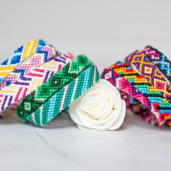 Bracelets brésiliens - bracelets d'amitié multicolores réalisés à la main - modèles uniques