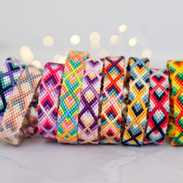 Bracelets brésiliens - bracelets d'amitié multicolores réalisés à la main - modèle géométrique